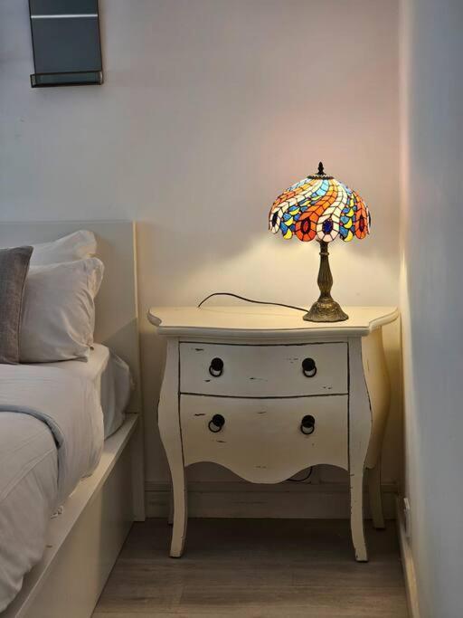 Peaceful And Elegant Apartment Лондон Екстериор снимка