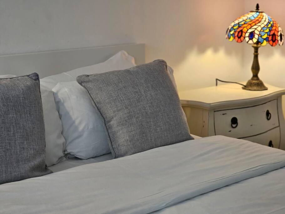 Peaceful And Elegant Apartment Лондон Екстериор снимка