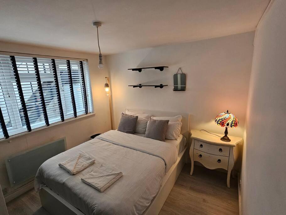Peaceful And Elegant Apartment Лондон Екстериор снимка