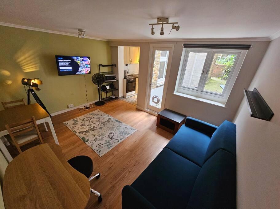 Peaceful And Elegant Apartment Лондон Екстериор снимка
