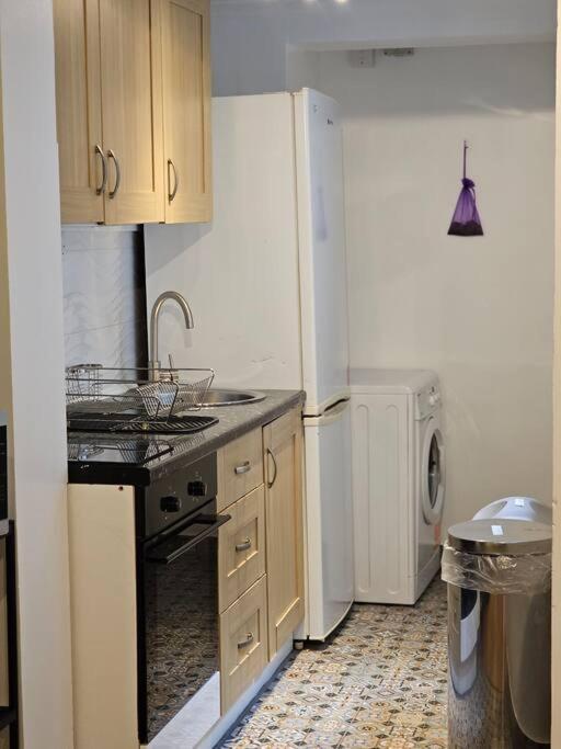 Peaceful And Elegant Apartment Лондон Екстериор снимка